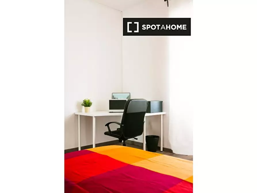 Immagine 4 di Camera condivisa in affitto  in Piazza Tancredi Galimberti a Torino