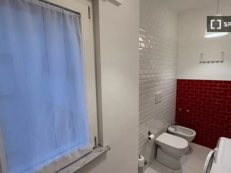Immagine 17 di Camera condivisa in affitto  in Via Teano a Roma