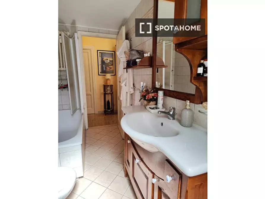 Immagine 13 di Camera condivisa in affitto  in Via Francesco Valesio a Roma