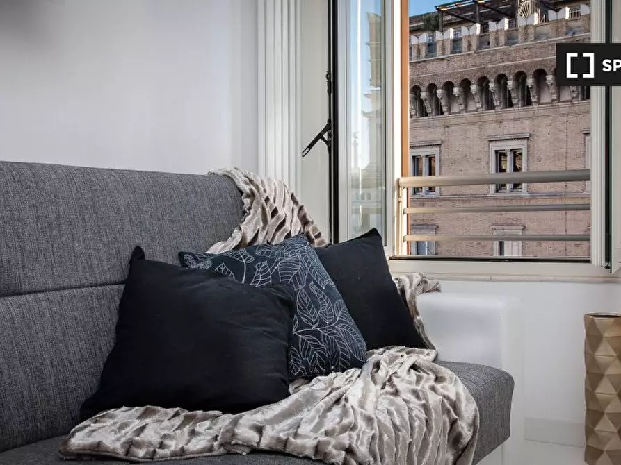 Immagine 7 di Appartamento in affitto  in Via Cesare Battisti, 00187 Roma RM, Italy a Roma