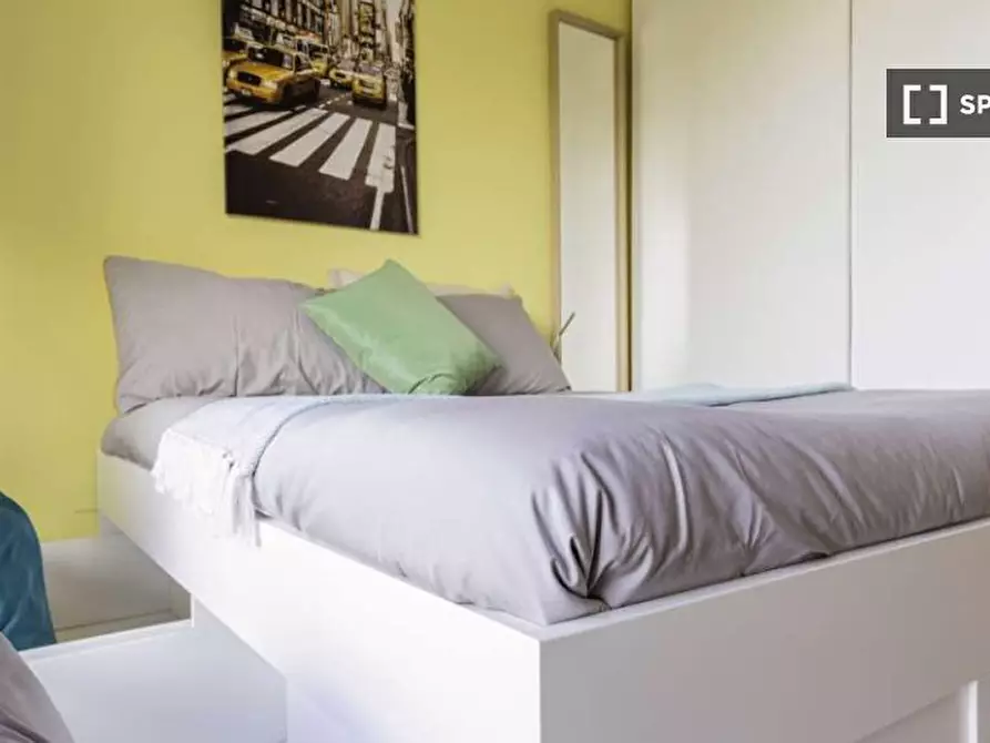 Immagine 1 di Camera condivisa in affitto  in Via Fiume delle Perle a Roma