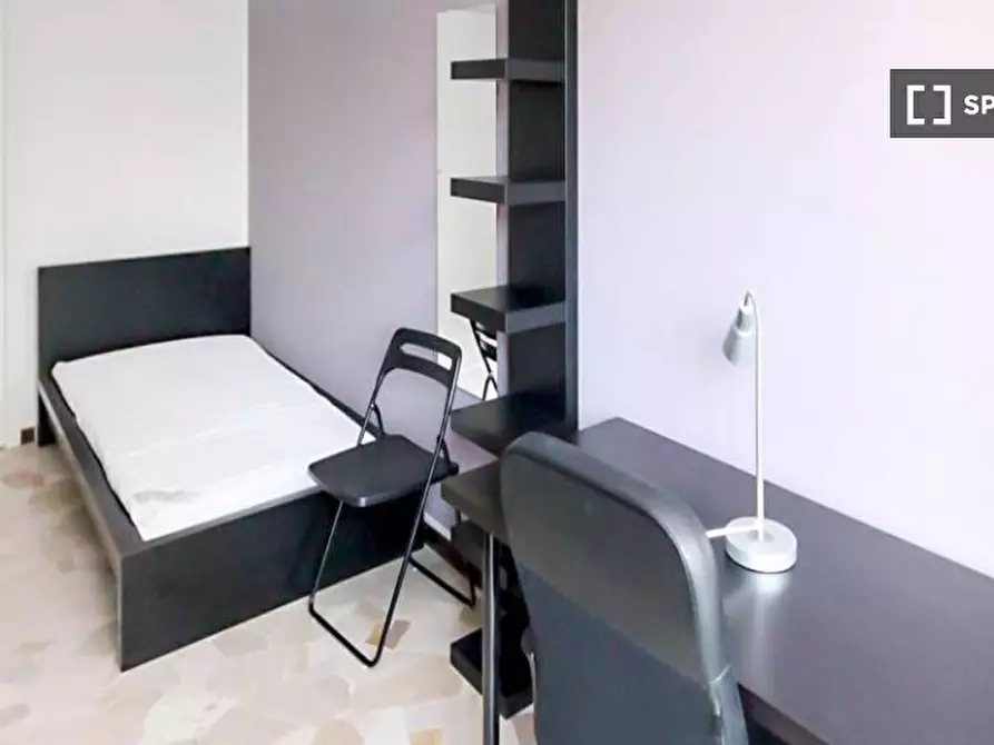 Immagine 1 di Camera condivisa in affitto  in Via Raffaello Bertieri a Milano