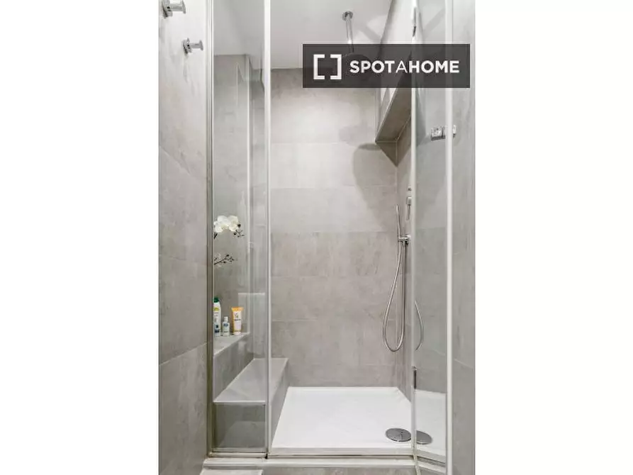 Immagine 14 di Appartamento in affitto  in Via Gregoriana a Roma