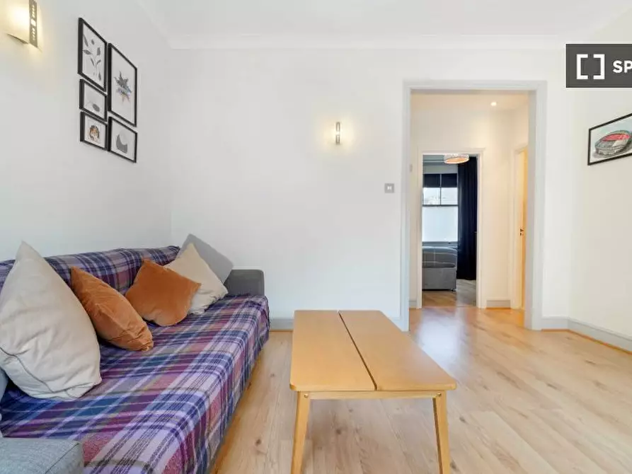 Immagine 2 di Appartamento in affitto  in Falkland Road a Camden Town