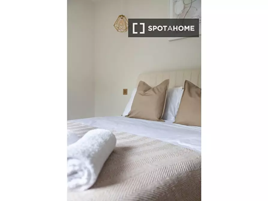 Immagine 18 di Appartamento in affitto  in Lawns Ct a Brent