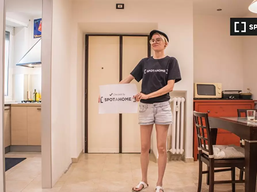 Immagine 11 di Camera condivisa in affitto  in Via Baldo degli Ubaldi a Roma