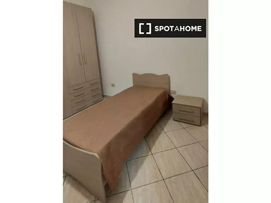 Immagine 16 di Camera condivisa in affitto  in Via Sterope a Roma