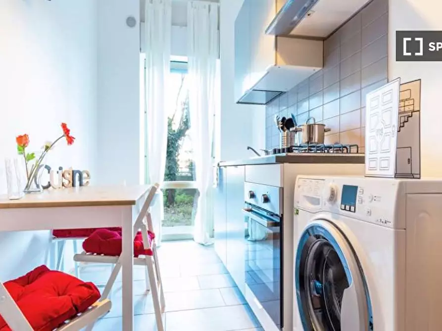 Immagine 9 di Camera condivisa in affitto  in Via Fiume delle Perle a Roma