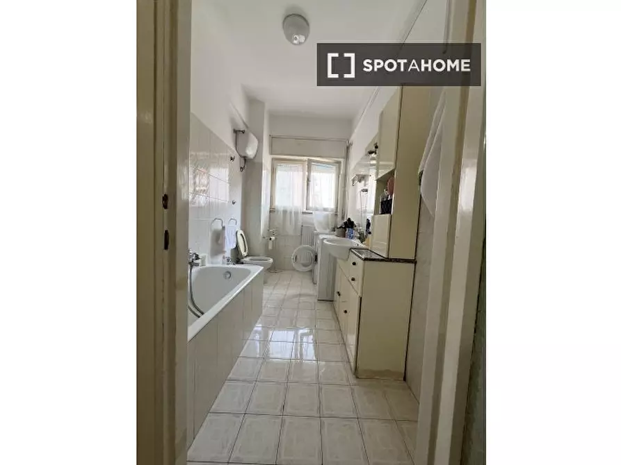 Immagine 7 di Camera condivisa in affitto  in Piazza dei Gerani a Roma