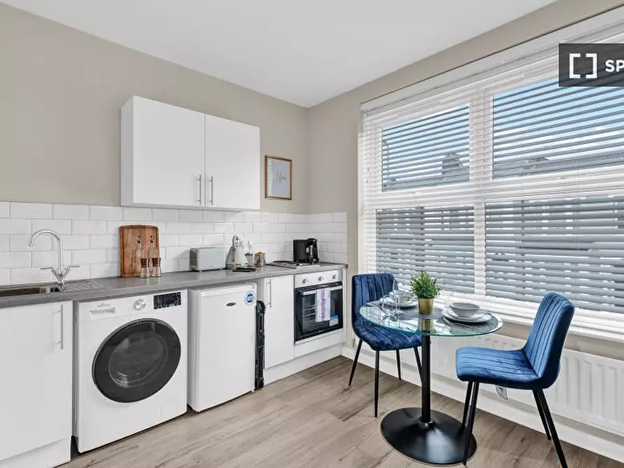 Immagine 2 di Ufficio in affitto  in flat a Tottenham