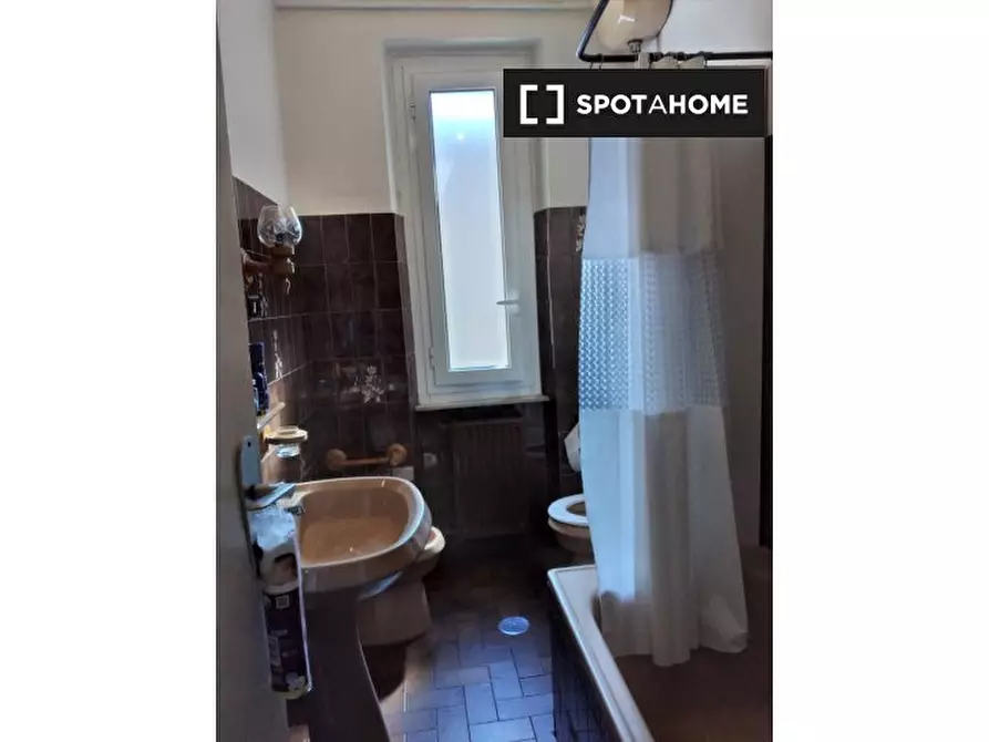 Immagine 3 di Camera condivisa in affitto  in Via Milazzo a Roma