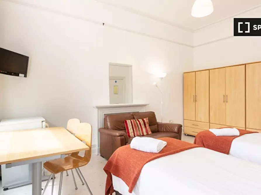 Immagine 9 di Camera condivisa in affitto  in st Floor Apartment a Kensington