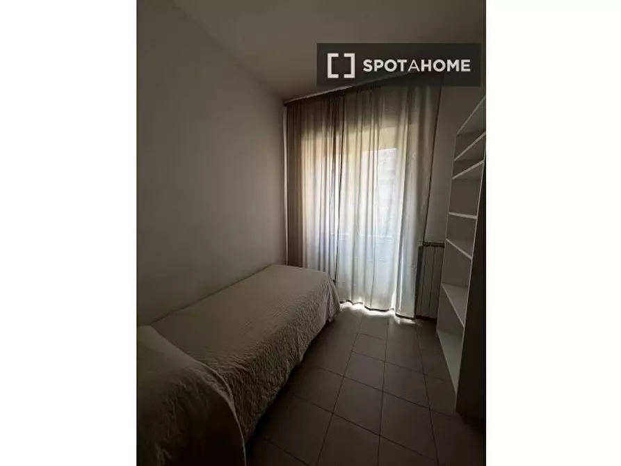Immagine 3 di Camera condivisa in affitto  in Via Prenestina a Roma