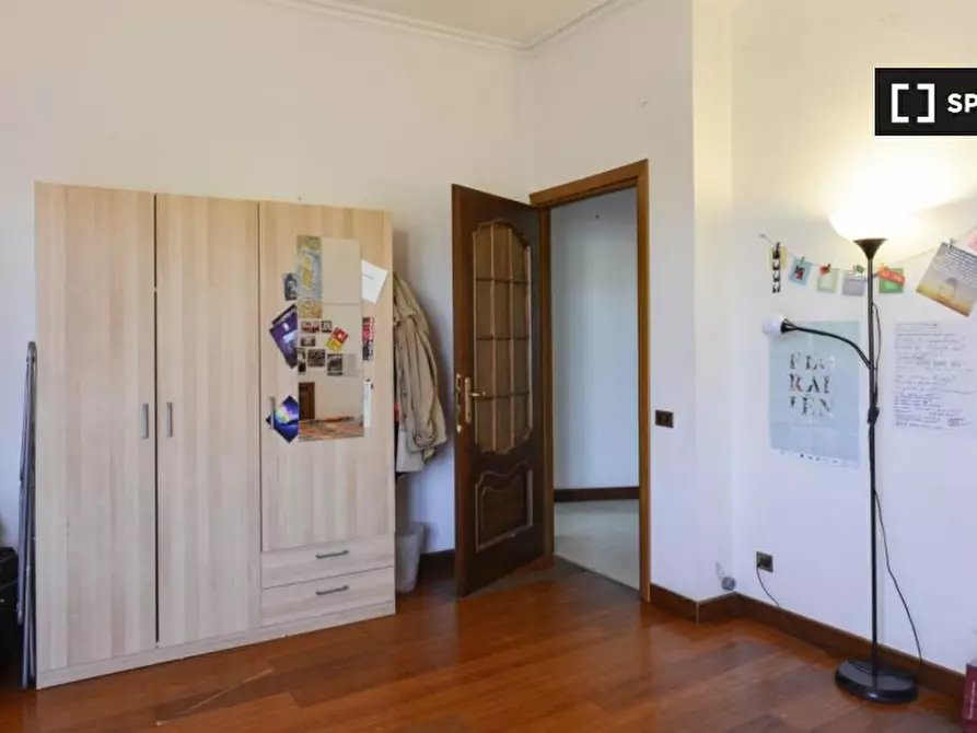 Immagine 3 di Camera condivisa in affitto  in Via Bisentina, 00139 Roma RM, Italy a Roma