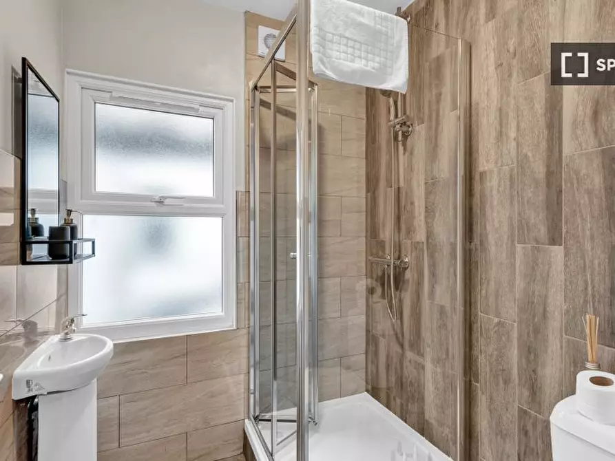Immagine 3 di Ufficio in affitto  in flat a Tottenham