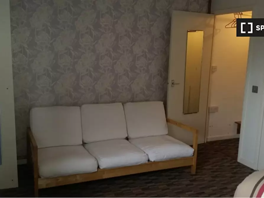 Immagine 18 di Camera condivisa in affitto  in Courtenay Gardens a 