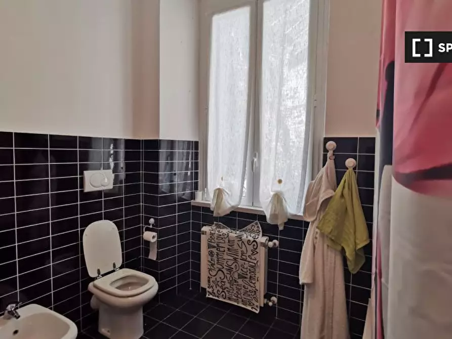 Immagine 11 di Camera condivisa in affitto  in Via Venezia a Genova