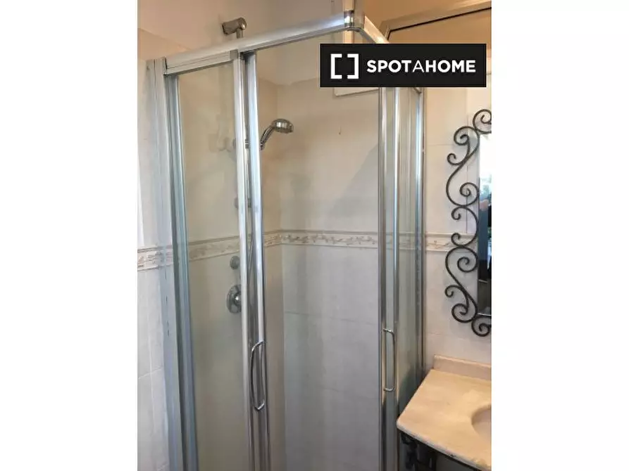 Immagine 13 di Camera condivisa in affitto  in Via Mario Gigante a Napoli