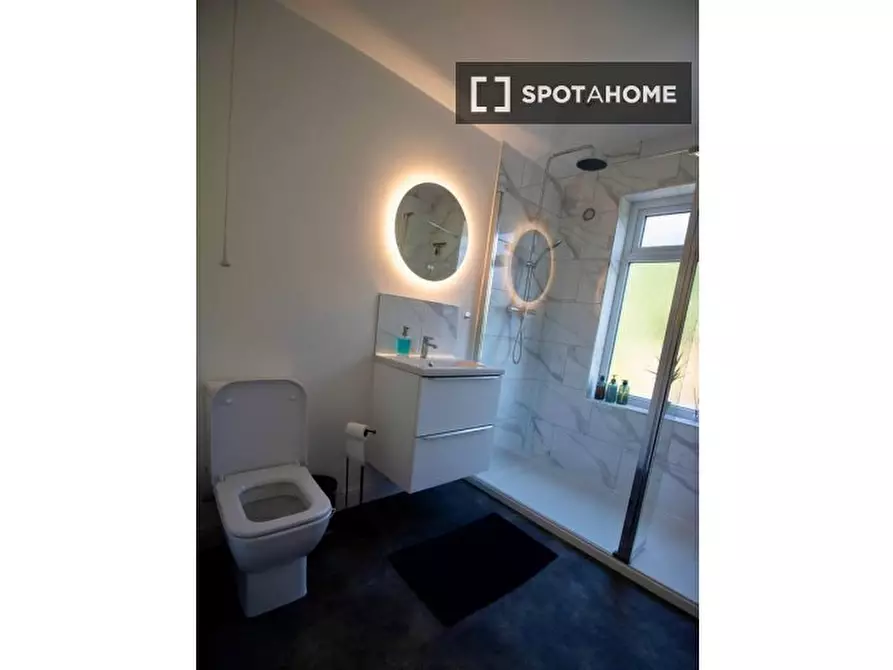 Immagine 10 di Camera condivisa in affitto  in Burgass Rd a 