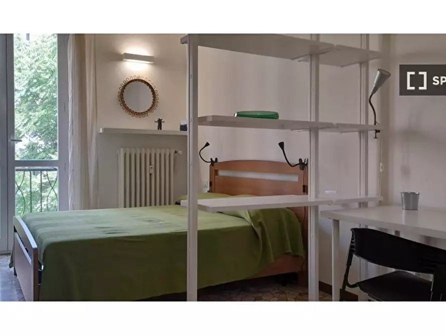 Immagine 1 di Camera condivisa in affitto  in Via Giambellino a Milano