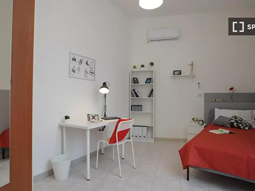 Immagine 4 di Camera condivisa in affitto  in Vico Noce a Napoli