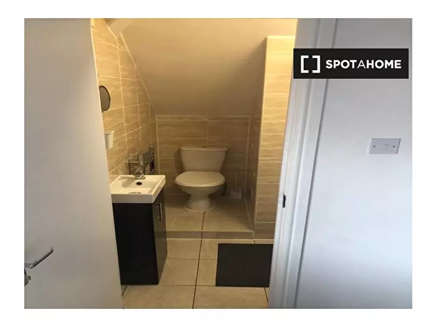 Immagine 10 di Camera condivisa in affitto  in Froissart Rd a Eltham