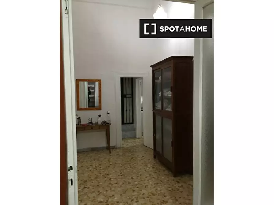 Immagine 7 di Camera condivisa in affitto  in Via Cedronio a Napoli