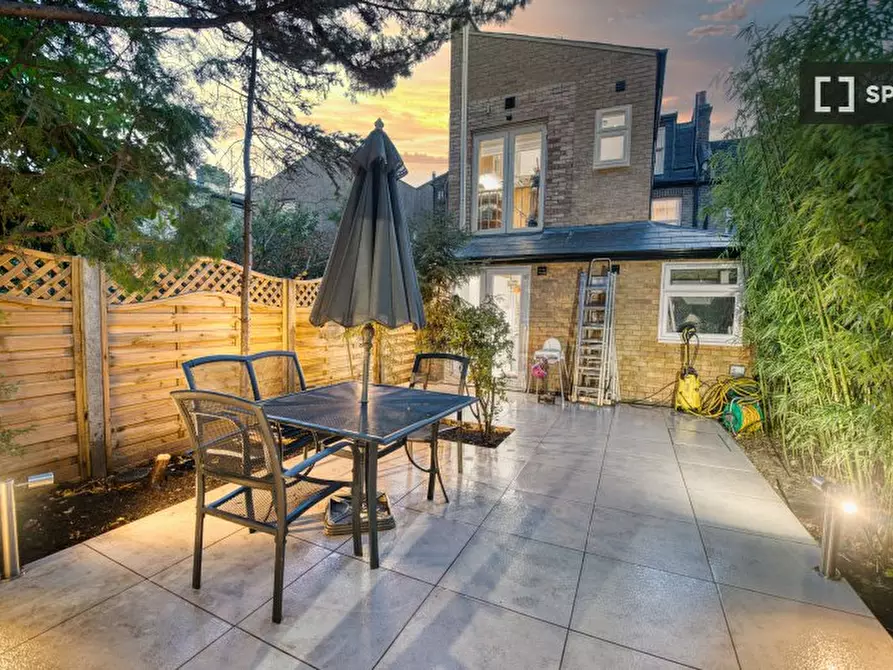 Immagine 6 di Appartamento in affitto  in Spruce Hills Rd a Walthamstow