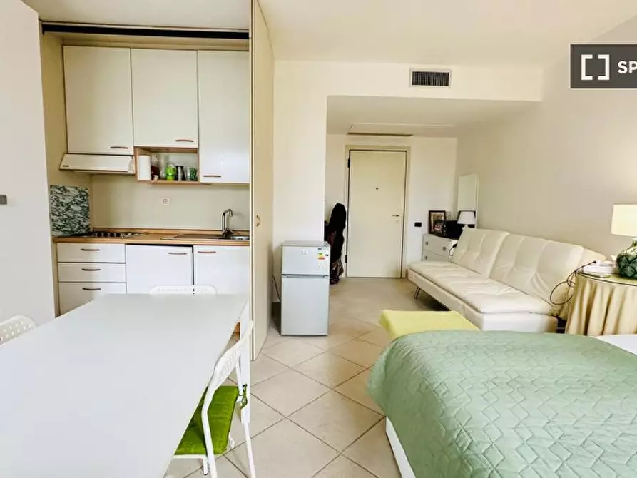 Immagine 2 di Ufficio in affitto  in Via di Marco Simone a Guidonia Montecelio