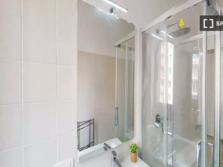 Immagine 16 di Camera condivisa in affitto  in Viale Legioni Romane a Milano