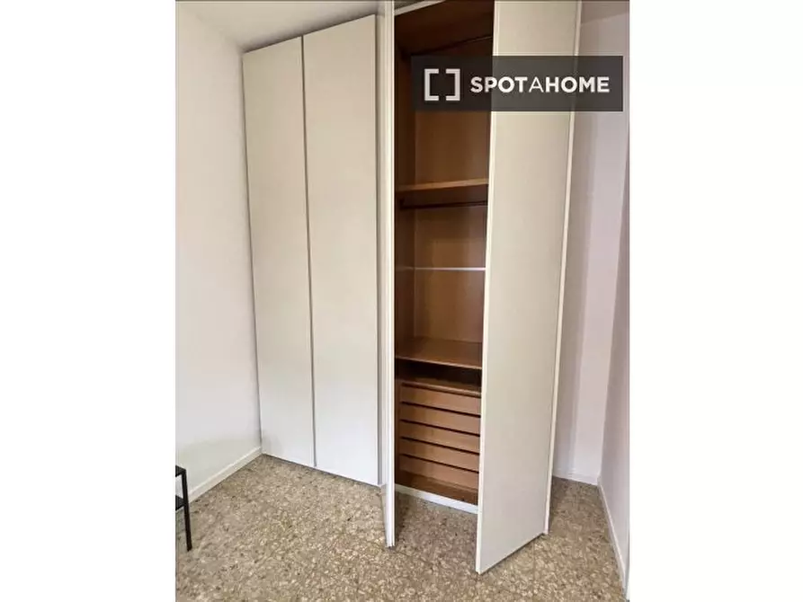 Immagine 3 di Camera condivisa in affitto  in Via Riva di Trento a Milano