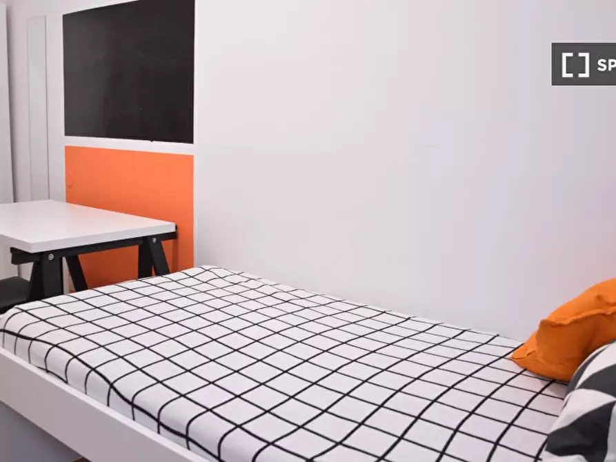 Immagine 3 di Camera condivisa in affitto  in Via Tigelliob a Cagliari