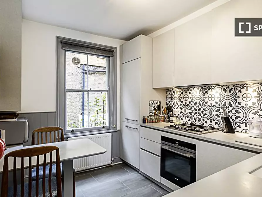 Immagine 15 di Appartamento in affitto  in Castletown Road a Hammersmith
