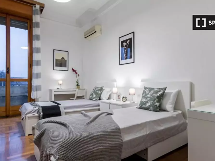 Immagine 1 di Camera condivisa in affitto  in Viale Regina Margherita a Milano