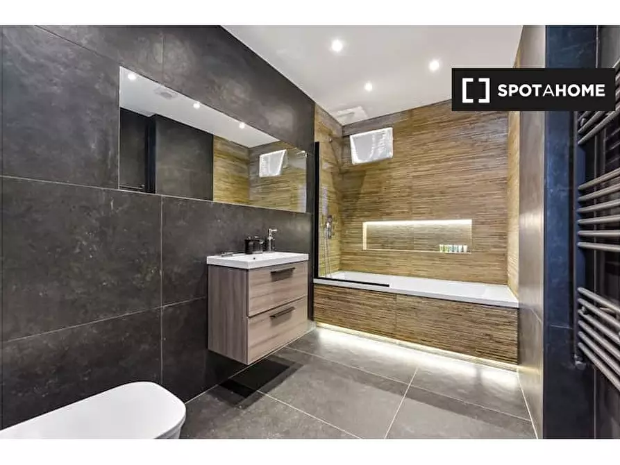 Immagine 13 di Appartamento in affitto  in Flat Goldman House - 122 Wembley Park drive HA9 8HP a Brent