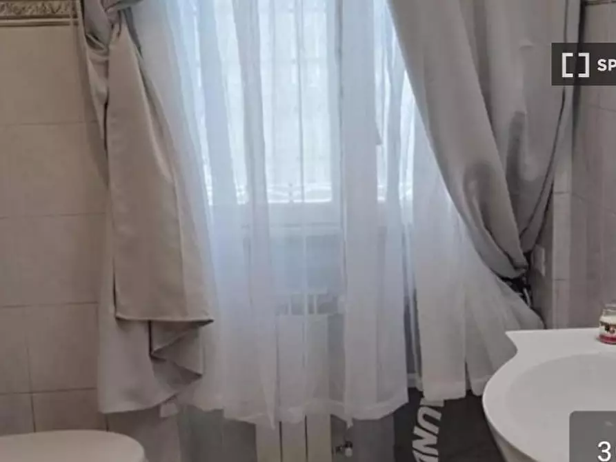 Immagine 5 di Camera condivisa in affitto  in Via Salvatore d'Amelio a Roma