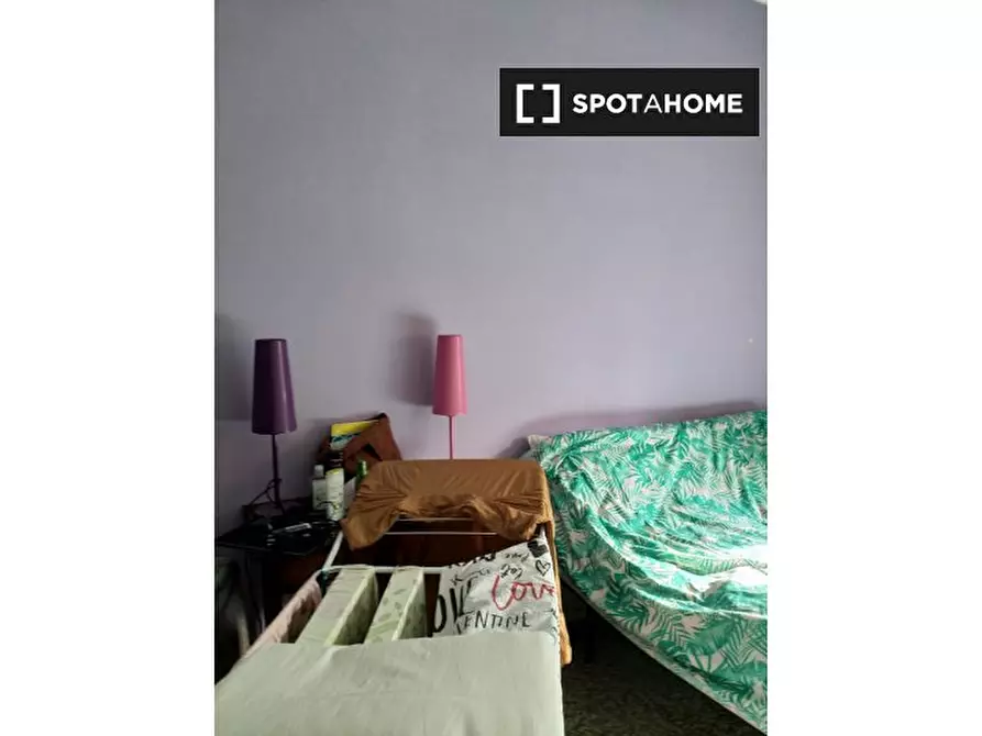 Immagine 4 di Camera condivisa in affitto  in Via Amiterno a Roma