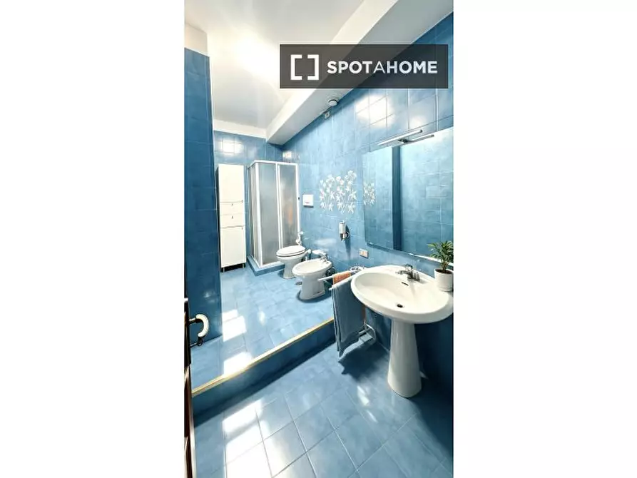 Immagine 4 di Camera condivisa in affitto  in Via Duccio di Buoninsegna a Roma