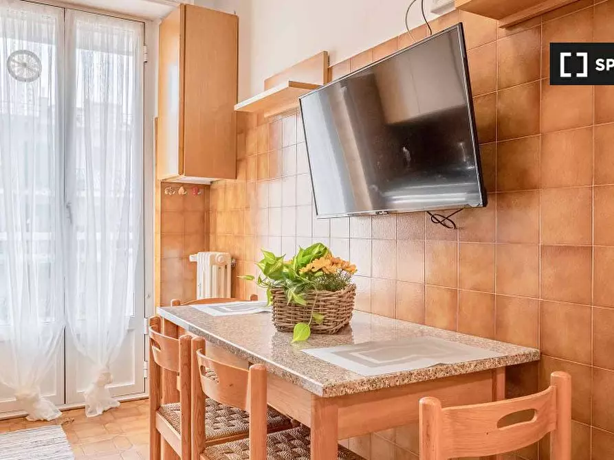 Immagine 10 di Camera condivisa in affitto  in Via Angera a Milano