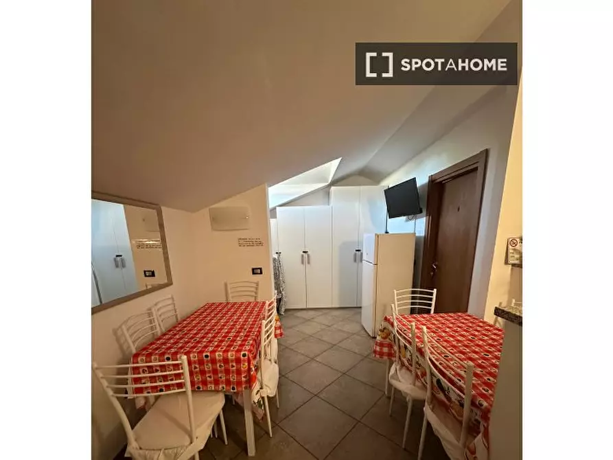 Immagine 17 di Camera condivisa in affitto  in Via delle Querce a Alagna