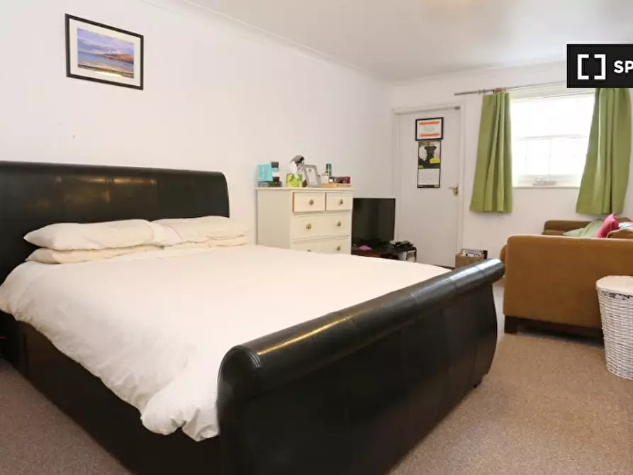 Immagine 1 di Camera condivisa in affitto  in Roman Rd a Poplar