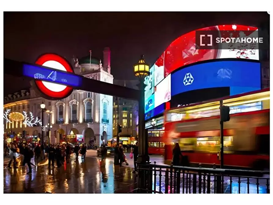 Immagine 8 di Appartamento in affitto  in Old Compton St a 