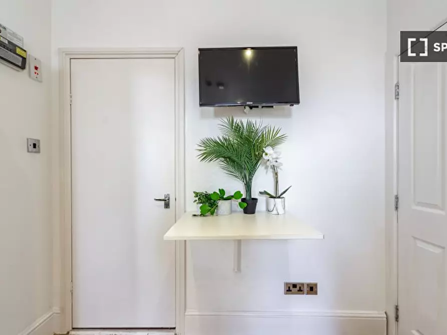 Immagine 2 di Ufficio in affitto  in Queensborough Terrace a Paddington