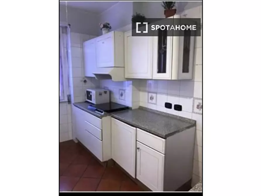 Immagine 17 di Camera condivisa in affitto  in Via Appia Nuova a Roma