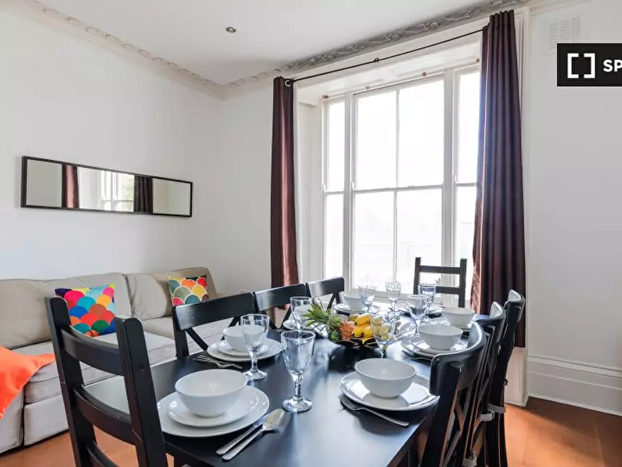 Immagine 2 di Appartamento in affitto  in Mornington St a Camden Town