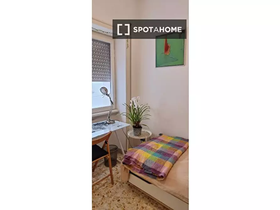 Immagine 6 di Camera condivisa in affitto  in Via Pietro de Cristofaro a Roma