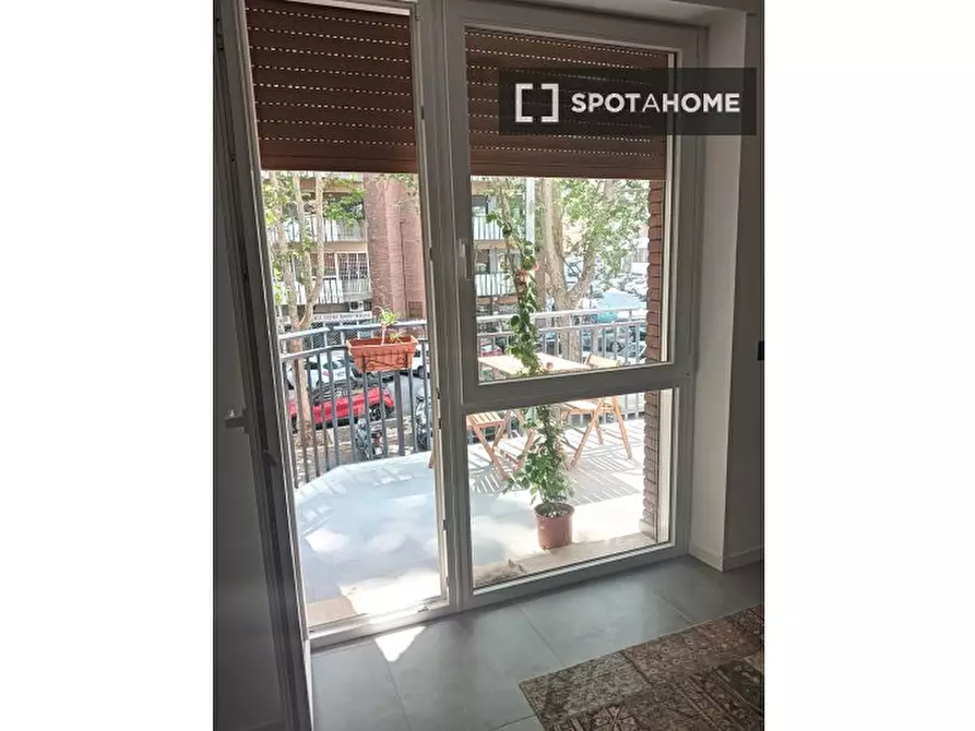 Immagine 17 di Camera condivisa in affitto  in Via Ippolito Nievo a Roma