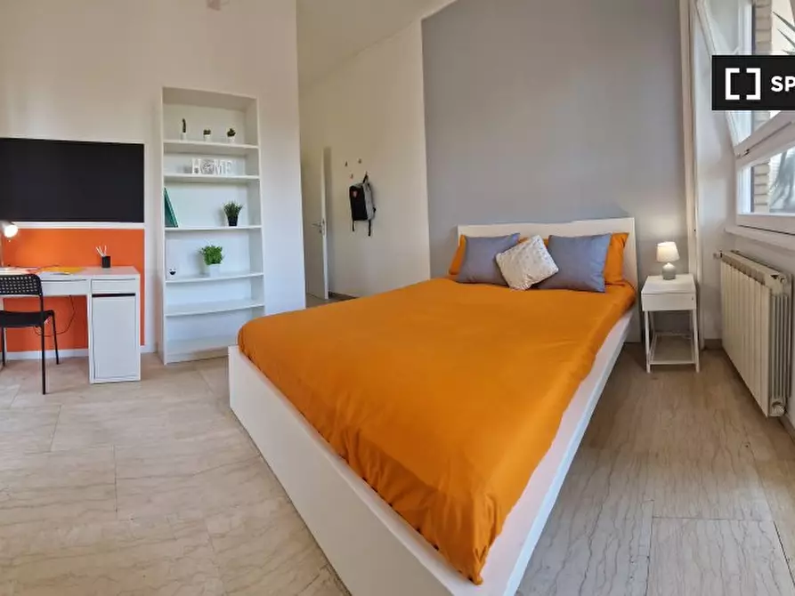 Immagine 4 di Camera condivisa in affitto  in Lungotevere di Pietra Papa a Roma