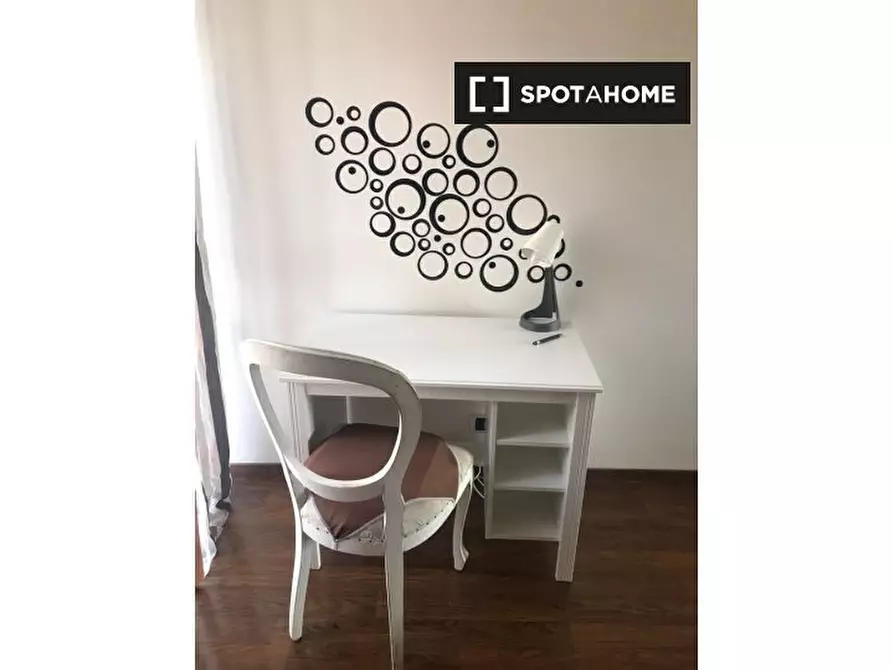 Immagine 3 di Camera condivisa in affitto  in Via Francesco Baracca a Roma