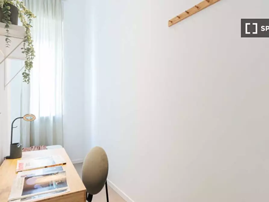 Immagine 3 di Camera condivisa in affitto  in Via della Moscova a Milano